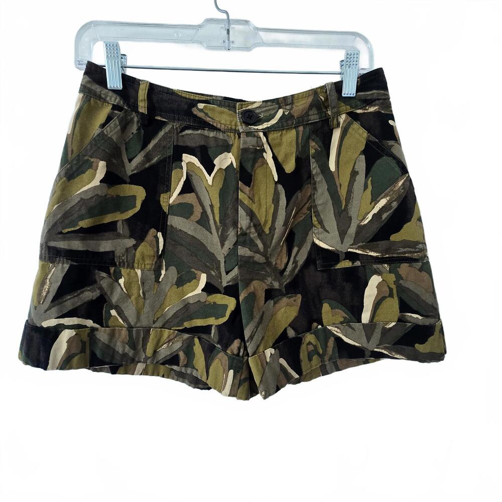 WHO WHAT WEAR - Camo Print Casual Shorts - Size 6